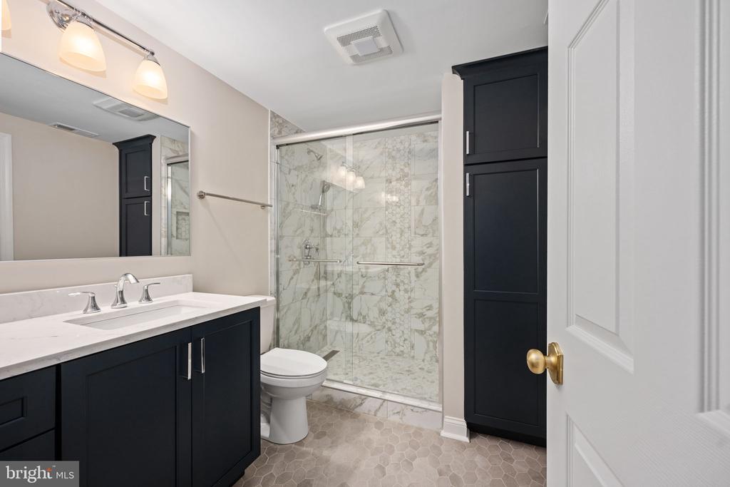 8200 HOWARD TRAIL