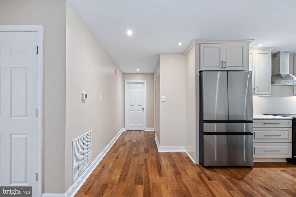 8200 HOWARD TRAIL