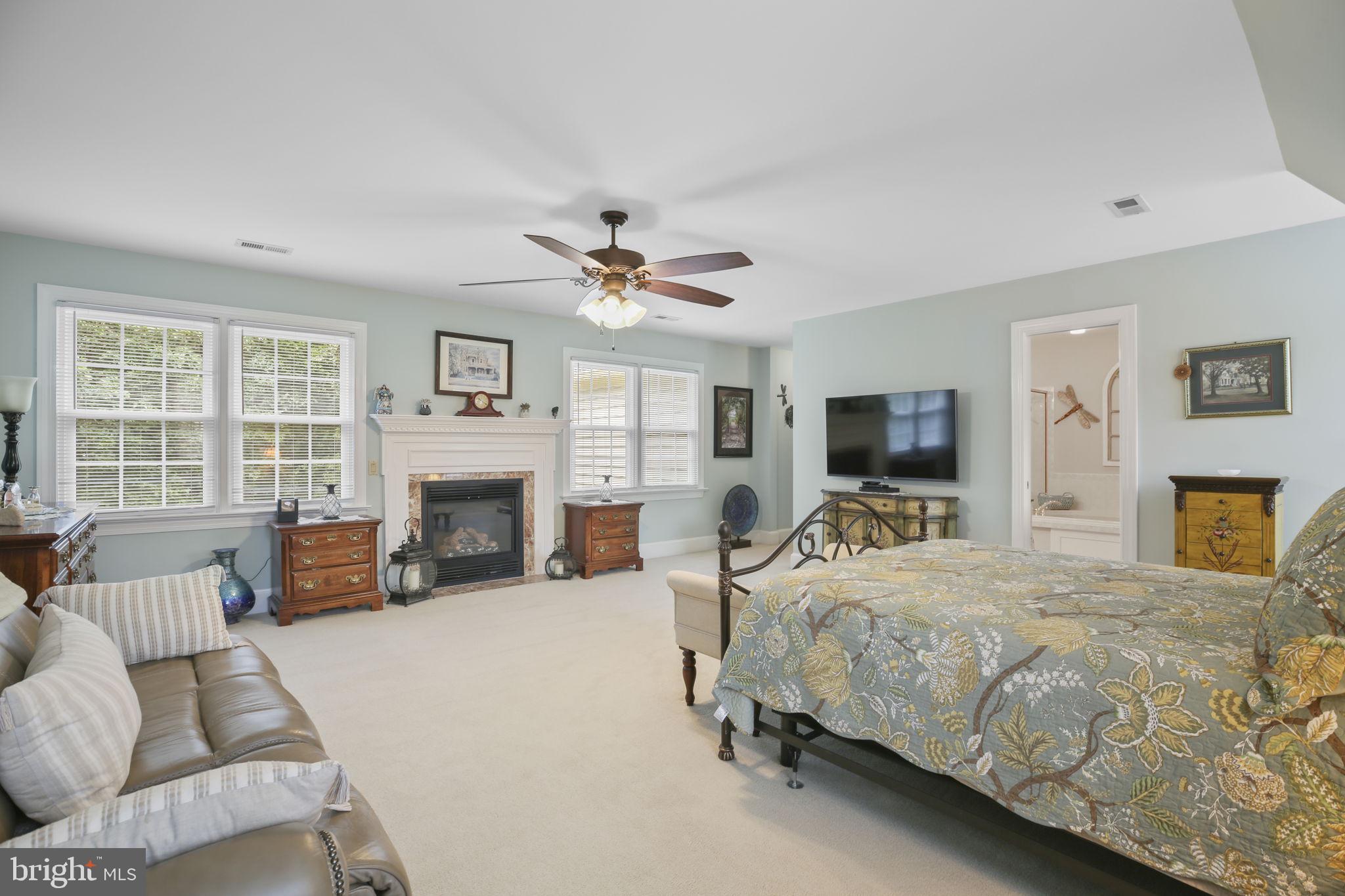 9916 Altamont Cir