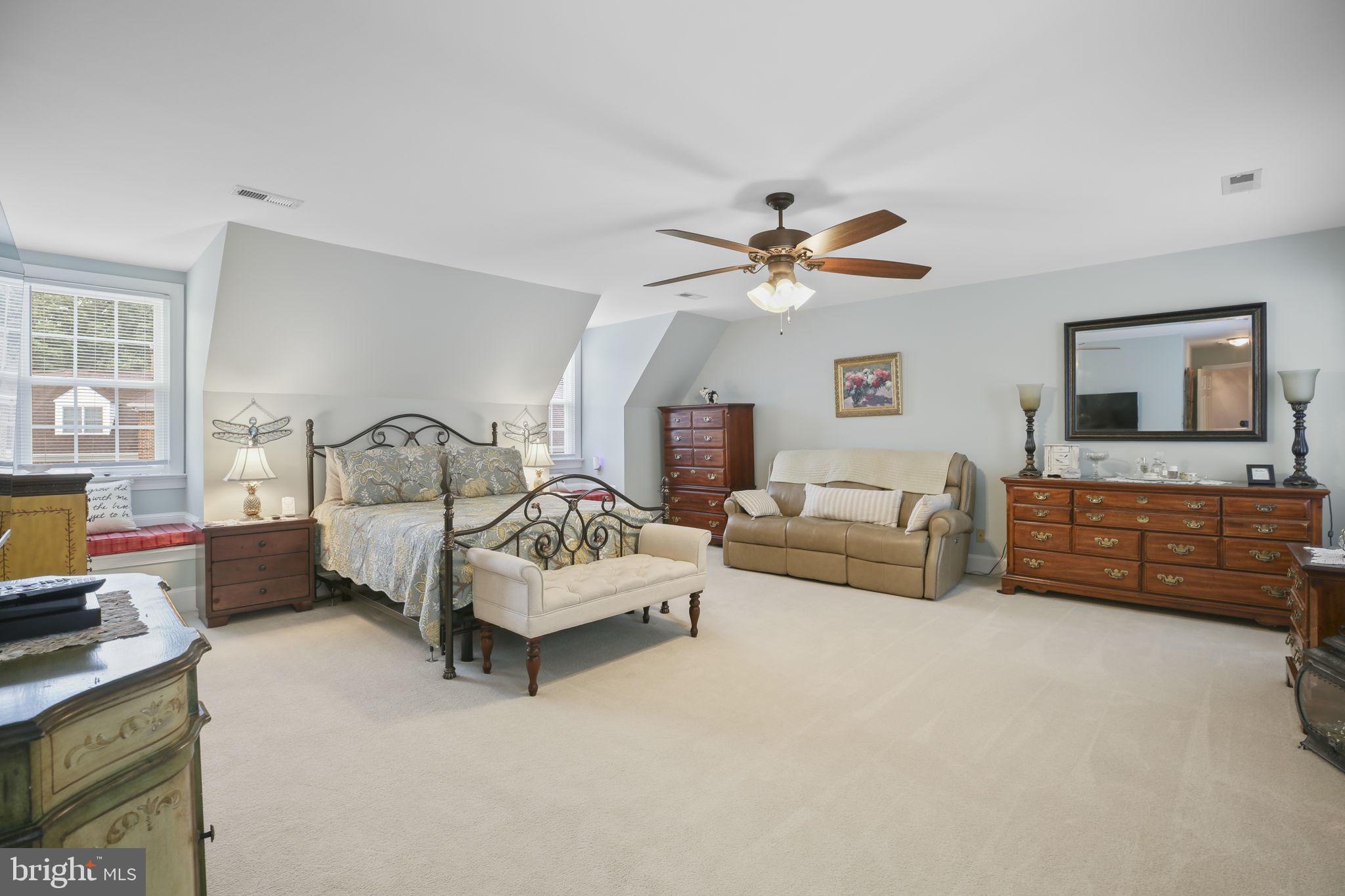 9916 Altamont Cir