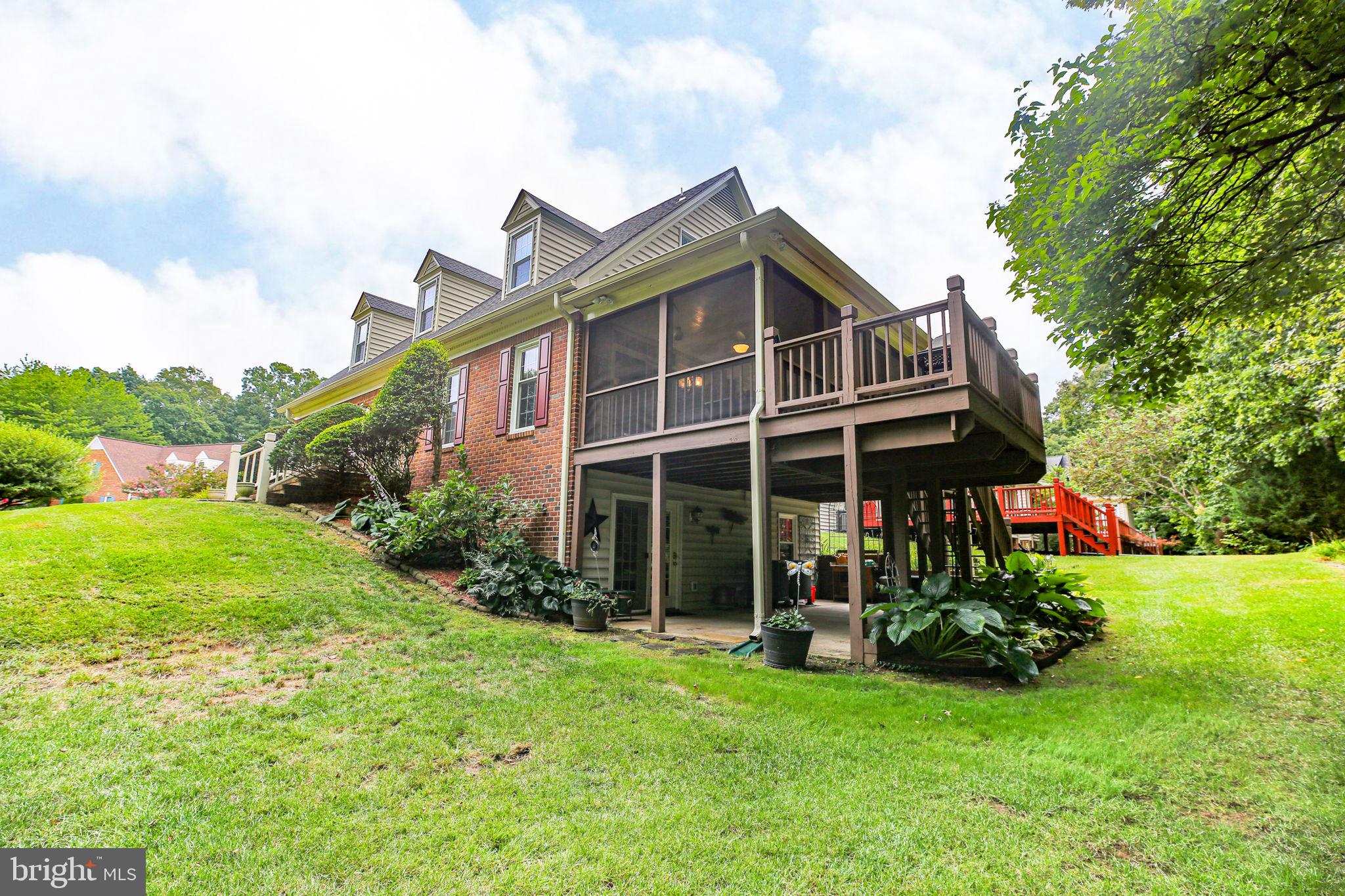 9916 Altamont Cir