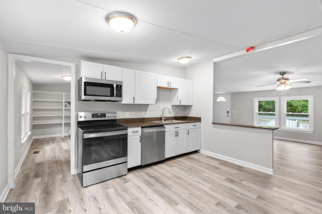 10337 BEAVER LANE