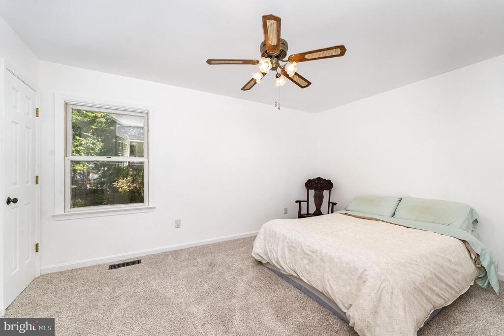 5813 QUEENS MILL CIRCLE