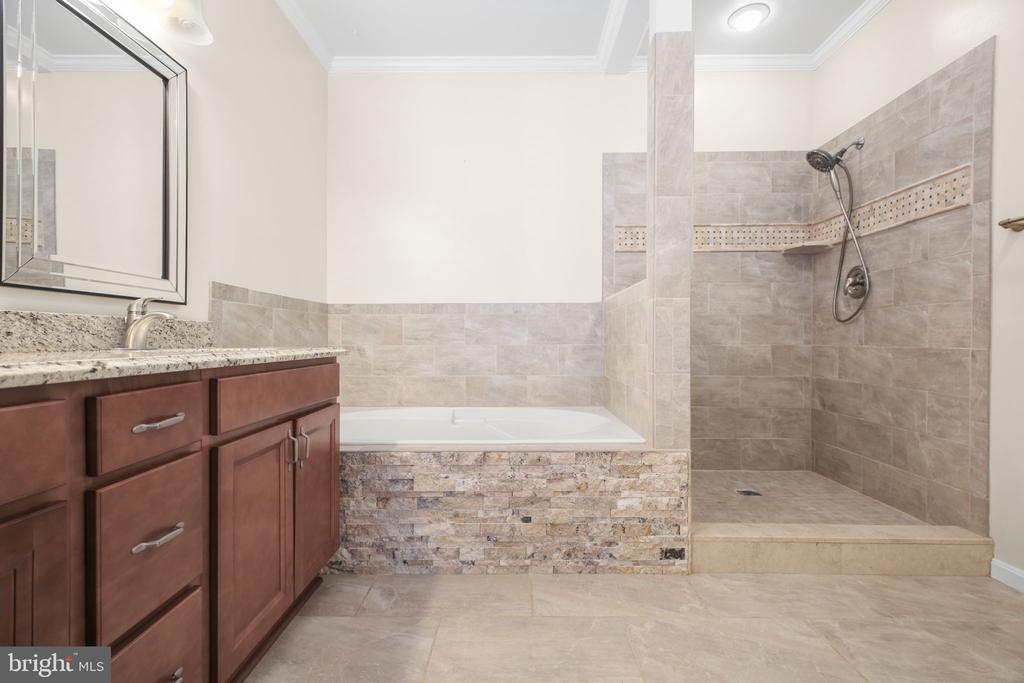 11212 SILVERSMITH LANE