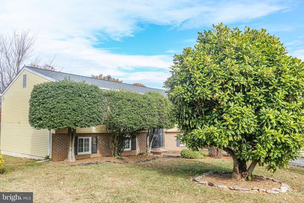 5068 MACNAMARA DRIVE