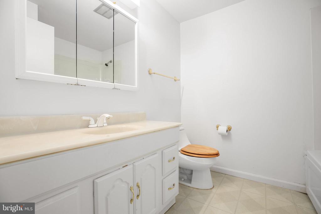5068 MACNAMARA DRIVE