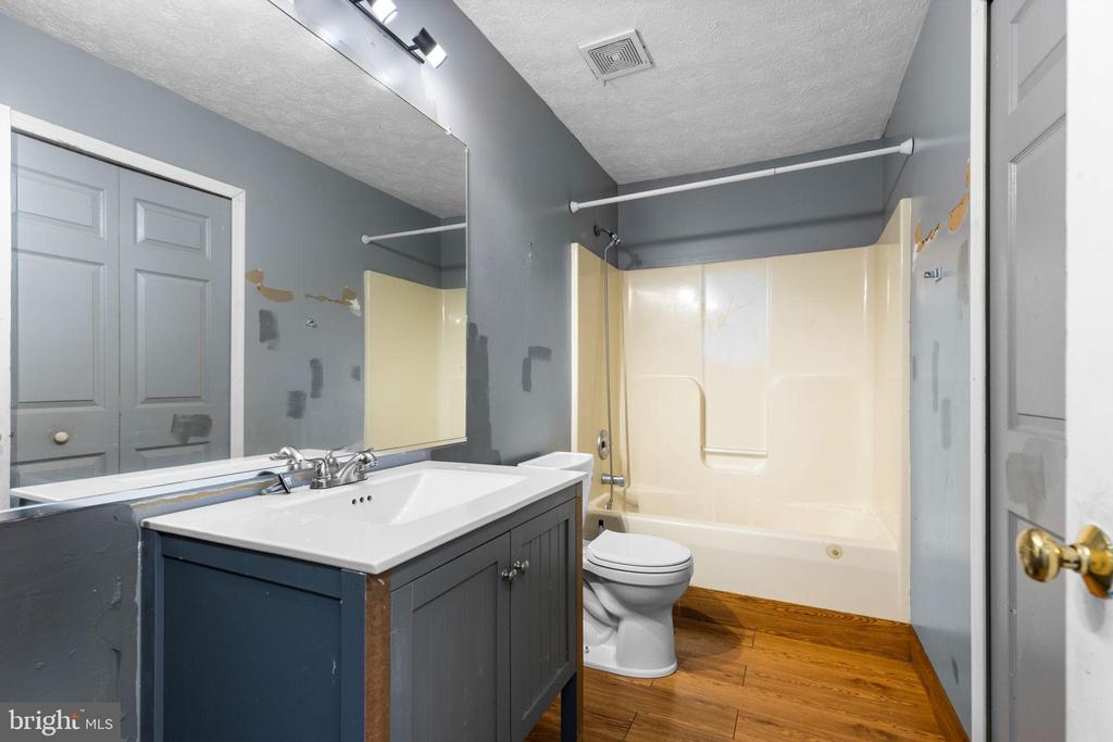 7614 REGENCY GLEN DRIVE