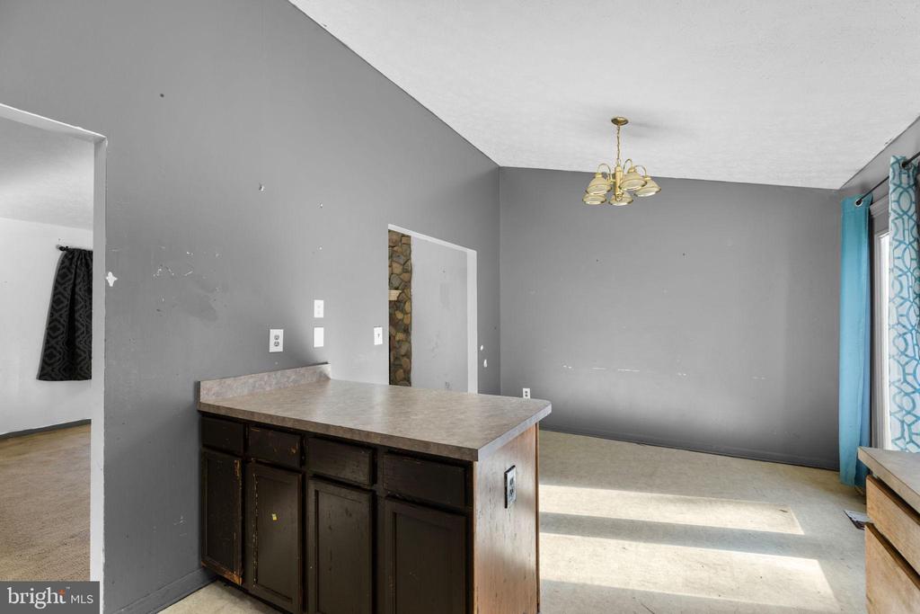 7614 REGENCY GLEN DRIVE