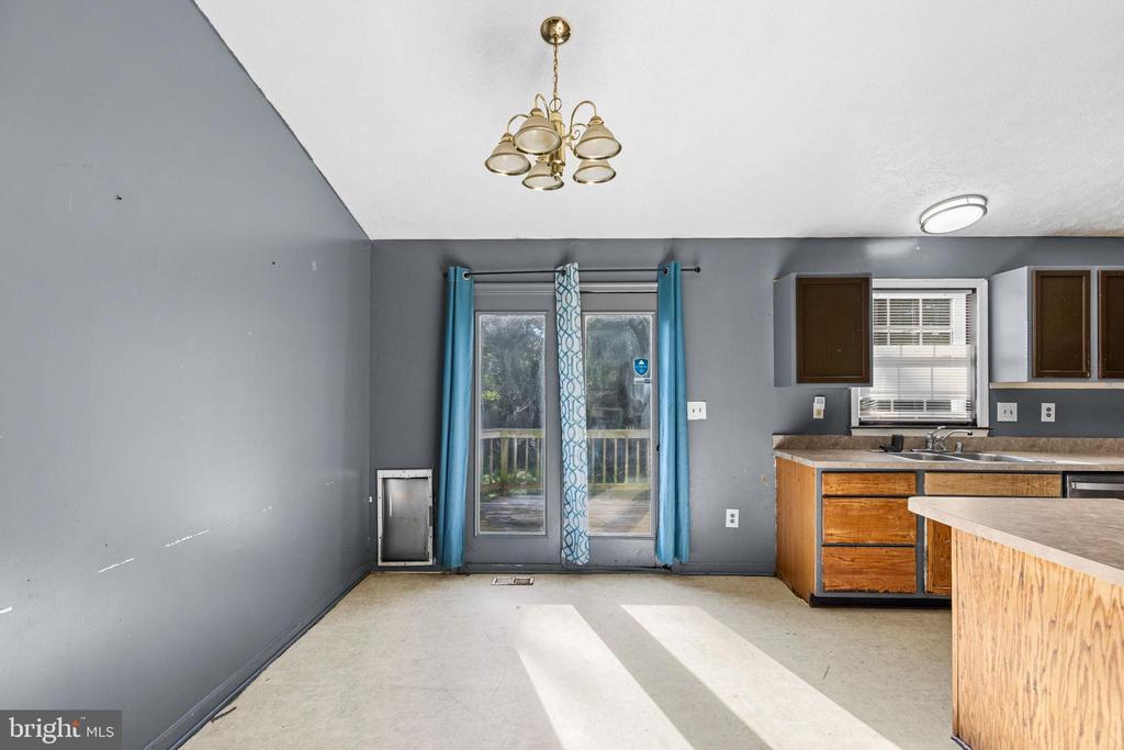 7614 REGENCY GLEN DRIVE