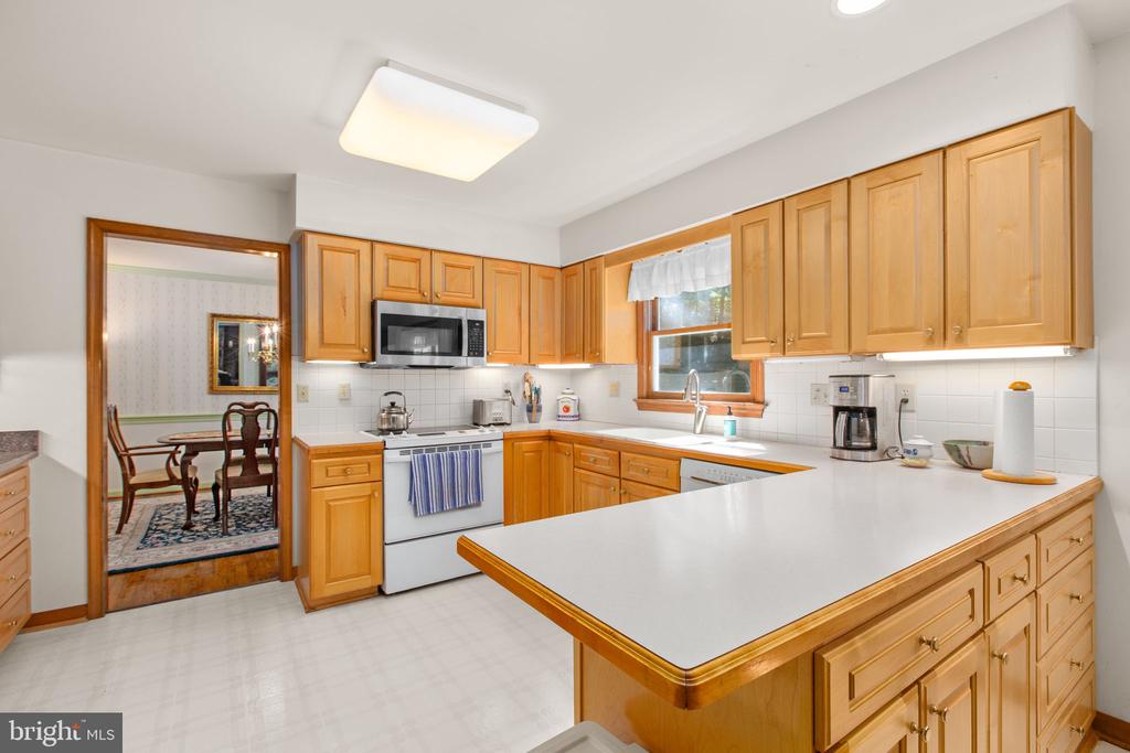 5 MAYFAIR DRIVE