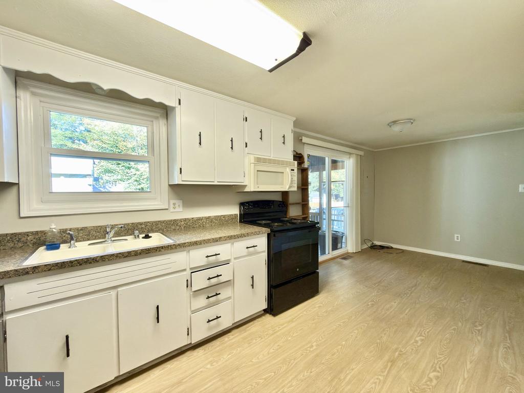 6806 BOB WHITE LANE