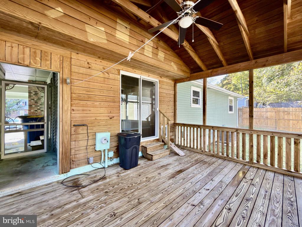 6806 BOB WHITE LANE