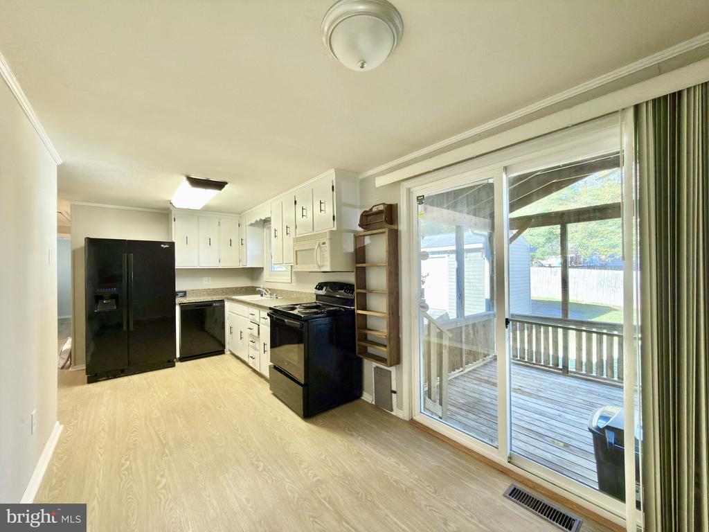 6806 BOB WHITE LANE