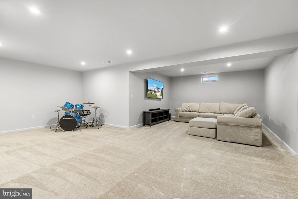 7613 LANGPORT DRIVE