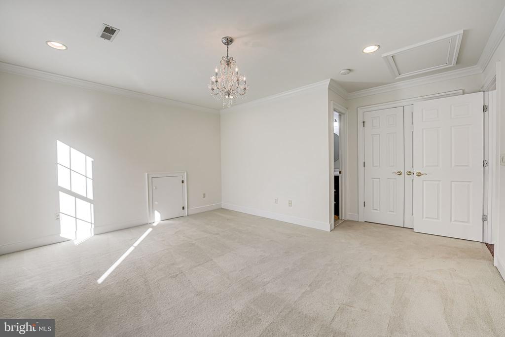 11502 MEADE POINTE