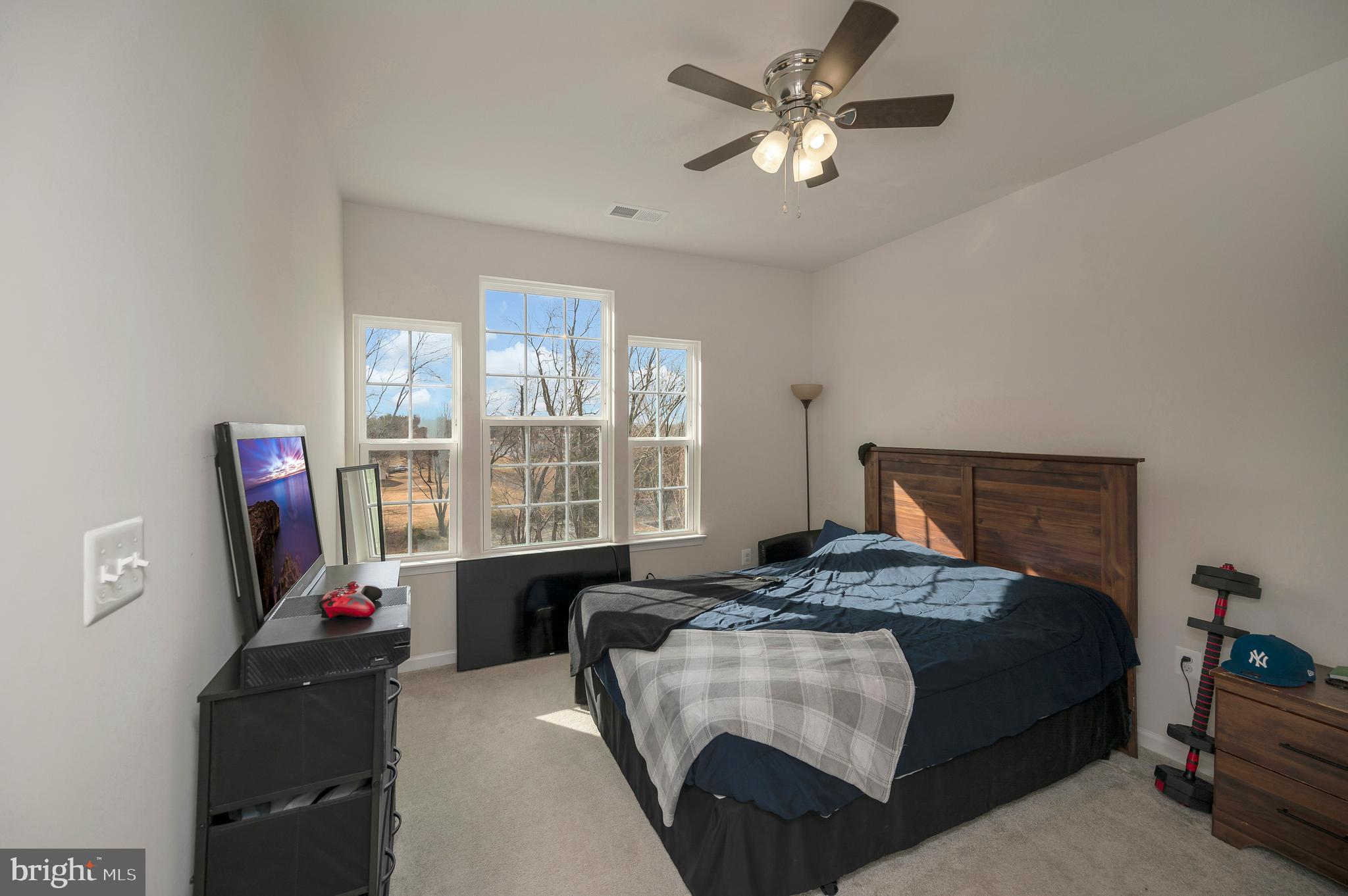 7977 INDEPENDENCE DRIVE