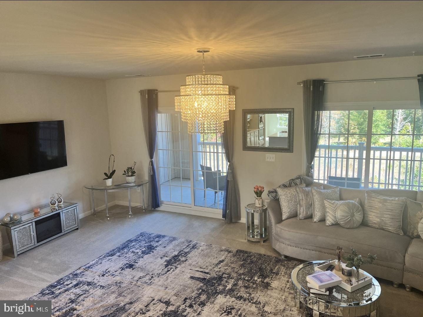 7977 INDEPENDENCE DRIVE