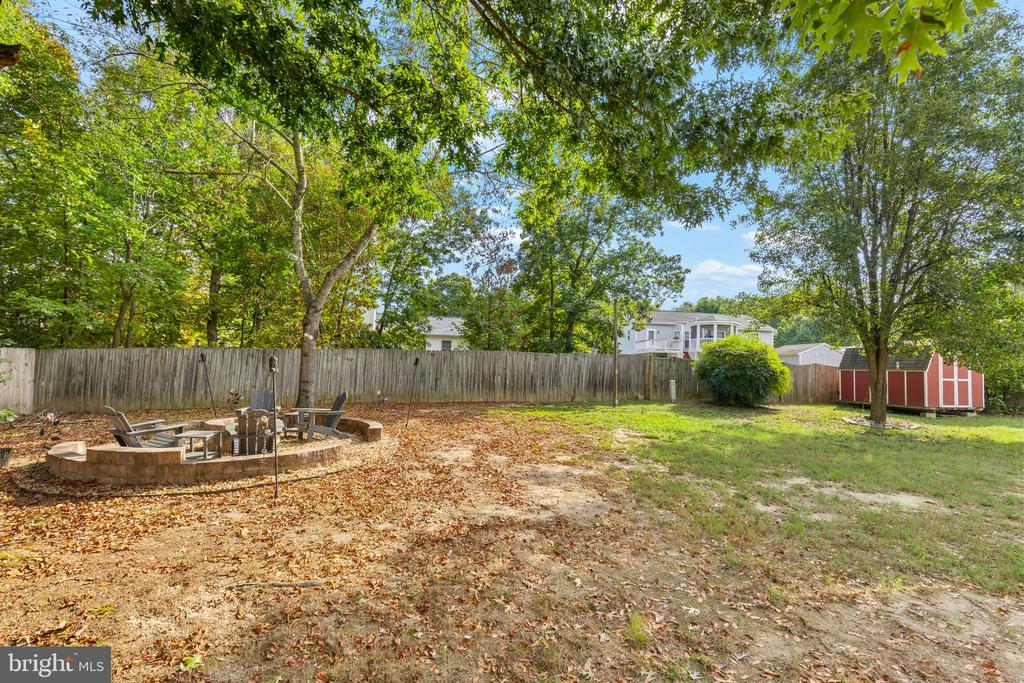 8711 FOREST GLEN CIRCLE