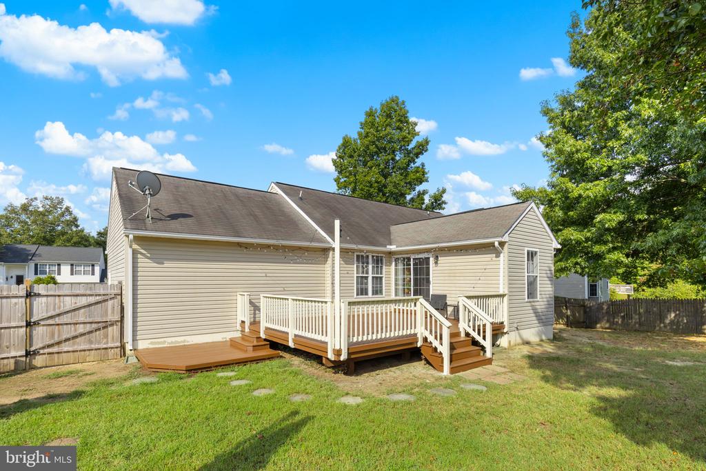 8711 FOREST GLEN CIRCLE