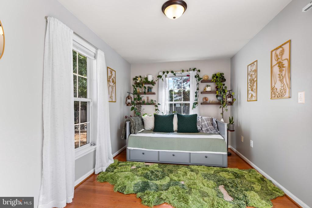 8711 FOREST GLEN CIRCLE