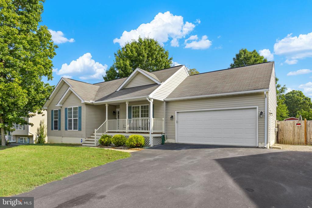 8711 FOREST GLEN CIRCLE