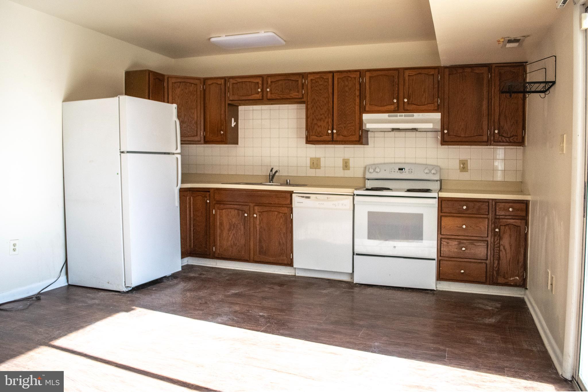 5116 COTTONWOOD COURT