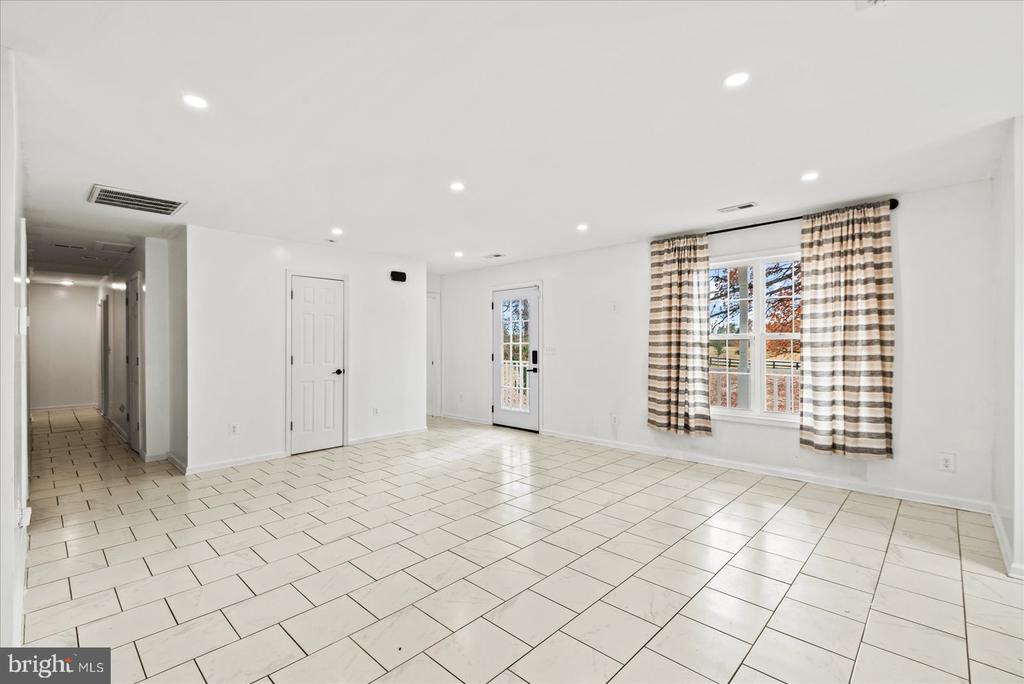 9617 THOUSAND OAKS LANE