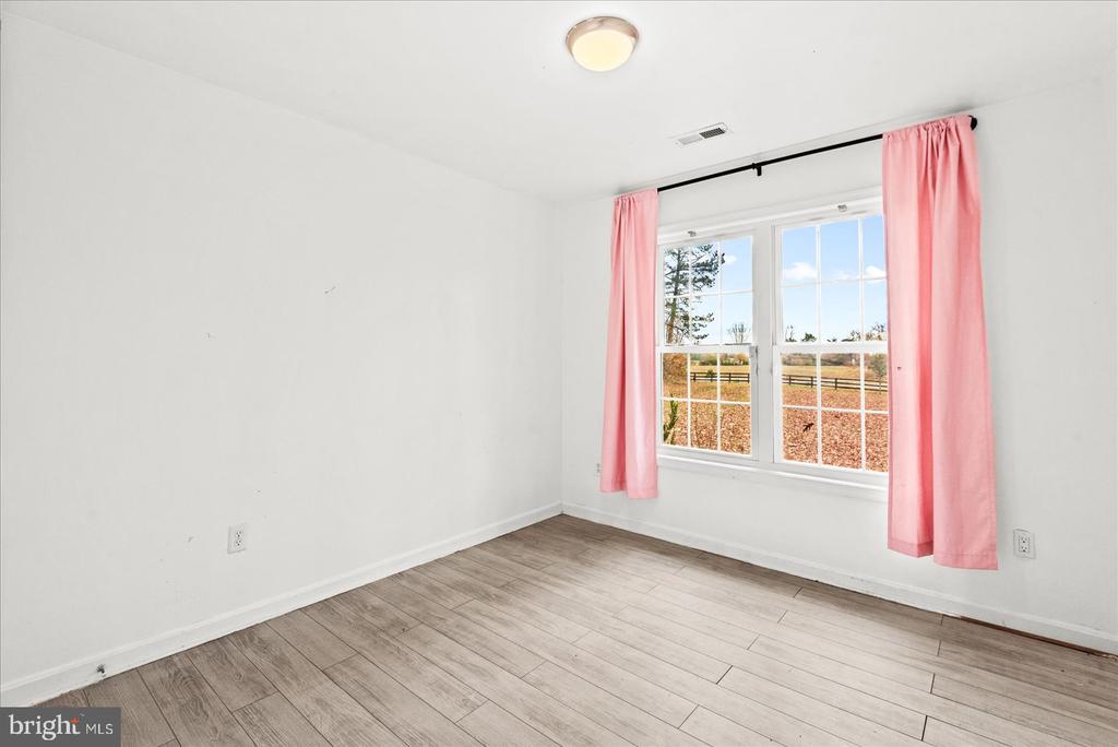 9617 THOUSAND OAKS LANE