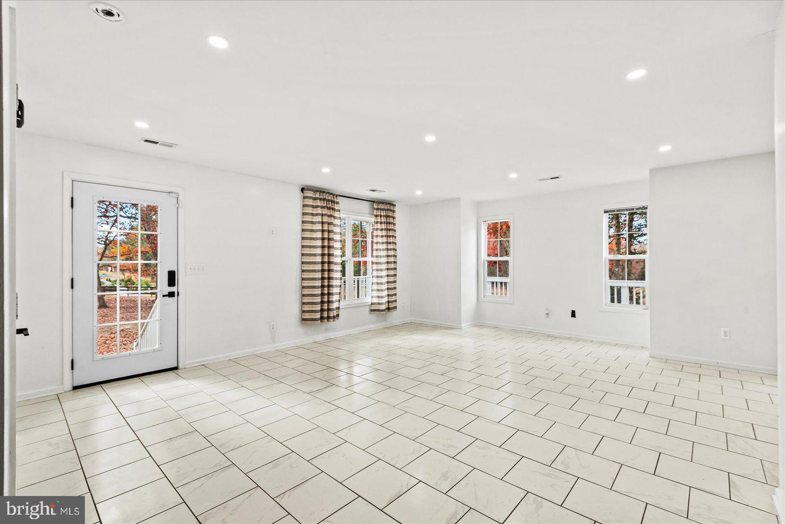 9617 THOUSAND OAKS LANE