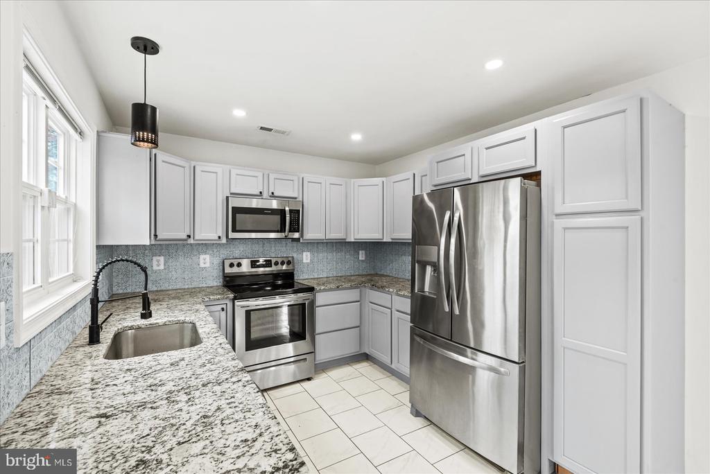 9617 THOUSAND OAKS LANE