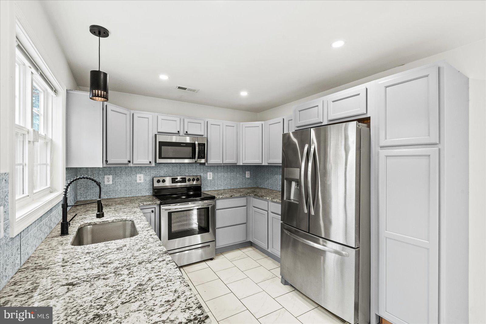 9617 THOUSAND OAKS LANE