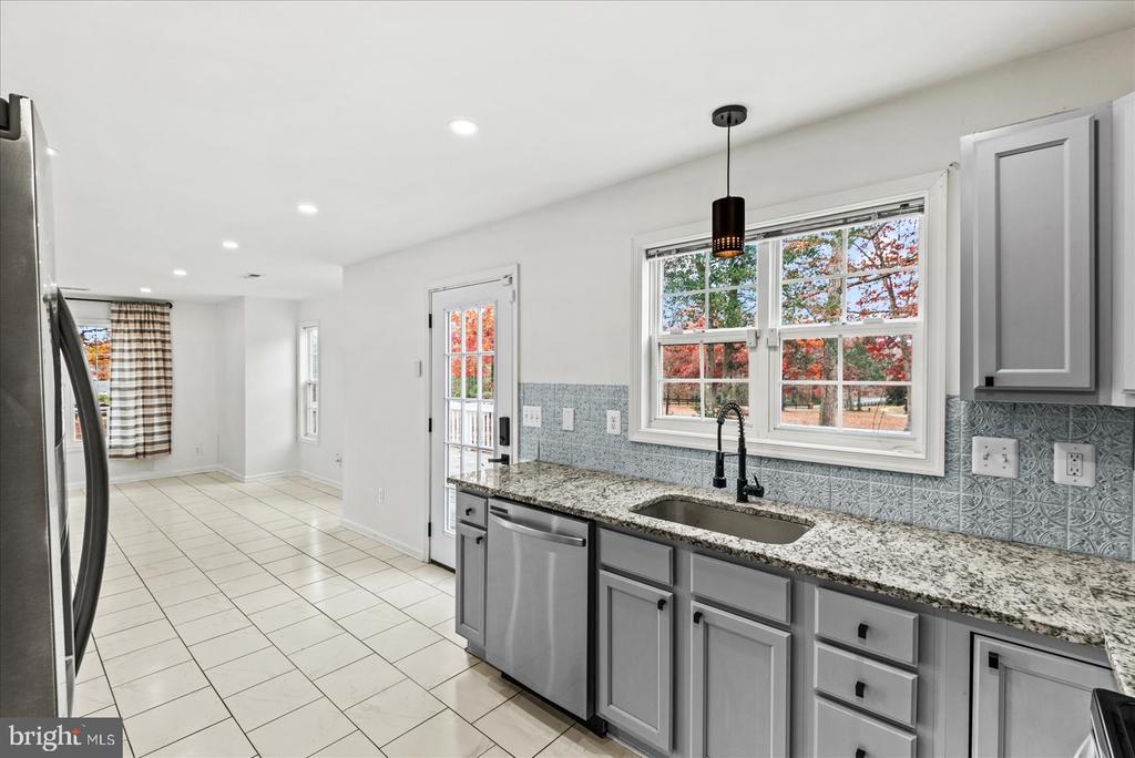 9617 THOUSAND OAKS LANE