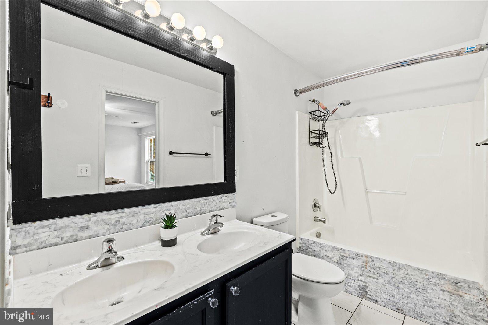 9617 THOUSAND OAKS LANE