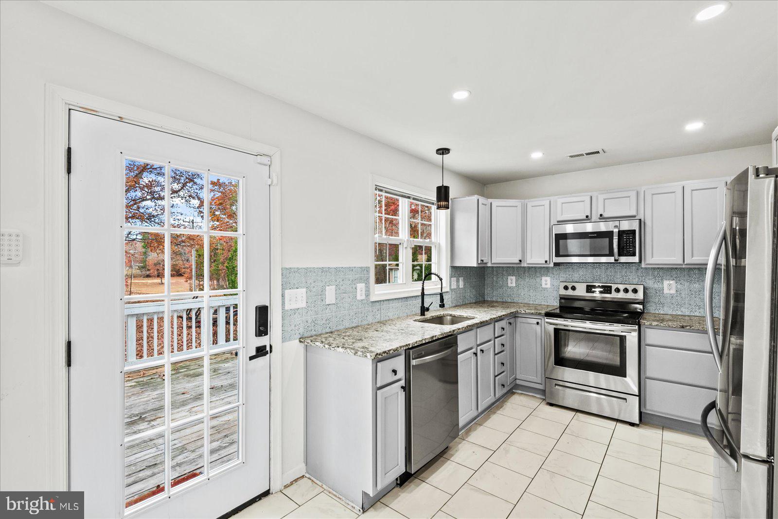 9617 THOUSAND OAKS LANE