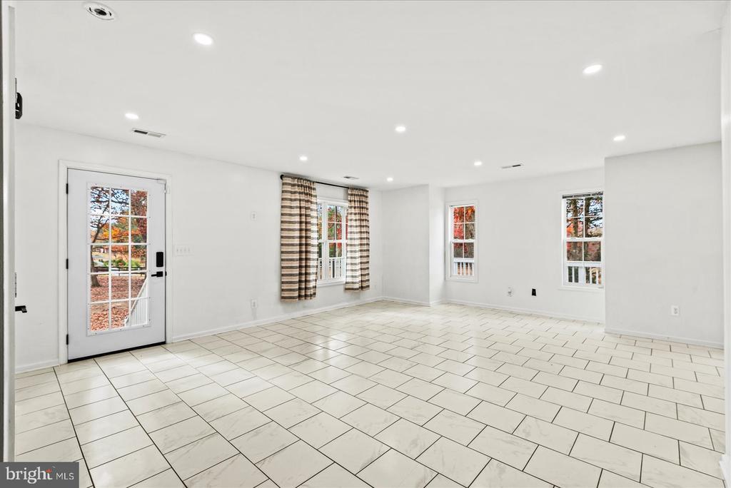 9617 THOUSAND OAKS LANE