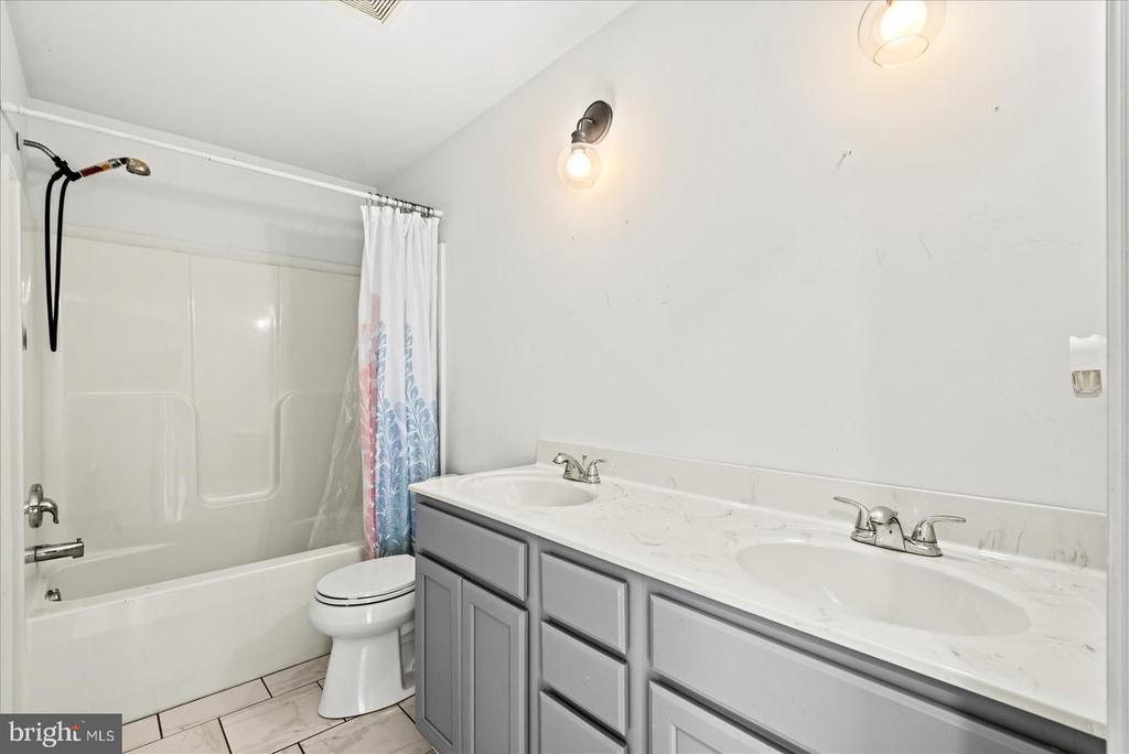 9617 THOUSAND OAKS LANE