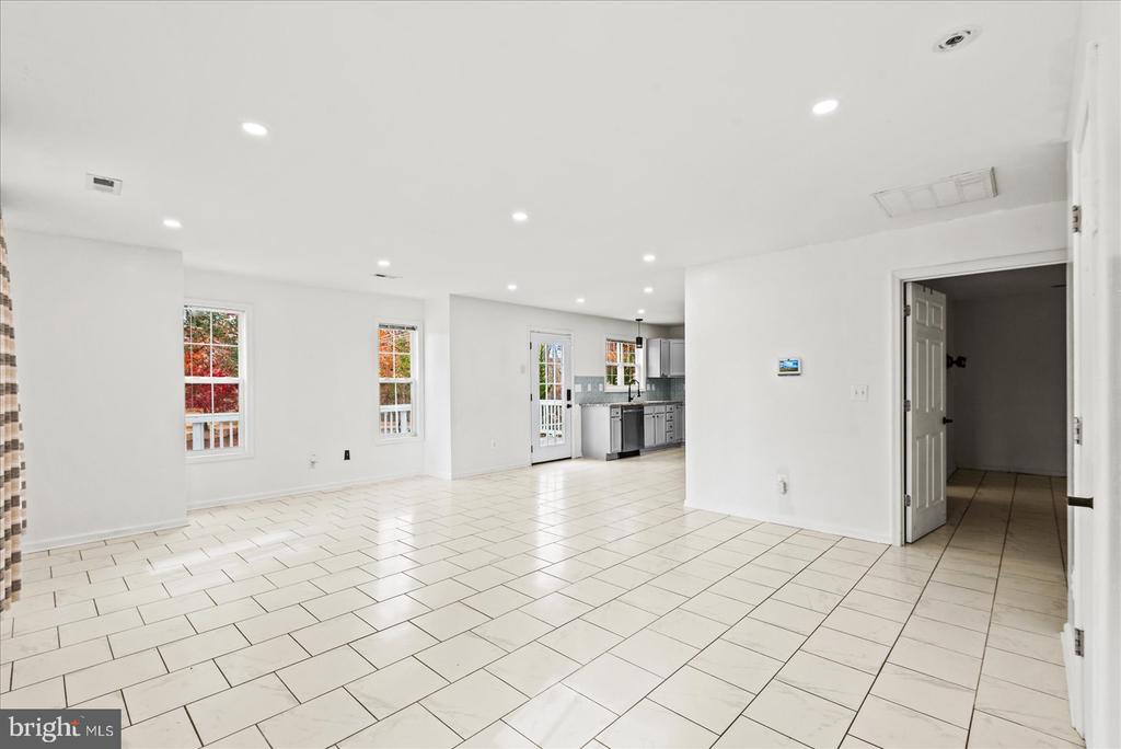 9617 THOUSAND OAKS LANE