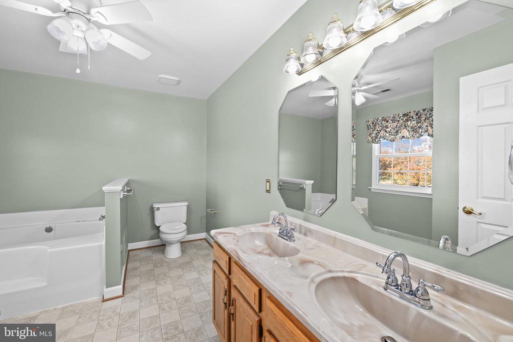 7909 WESTBURY MANOR DRIVE