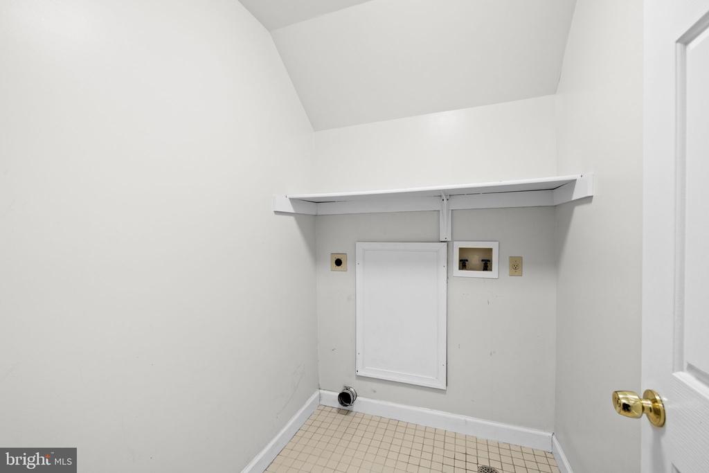 7909 WESTBURY MANOR DRIVE