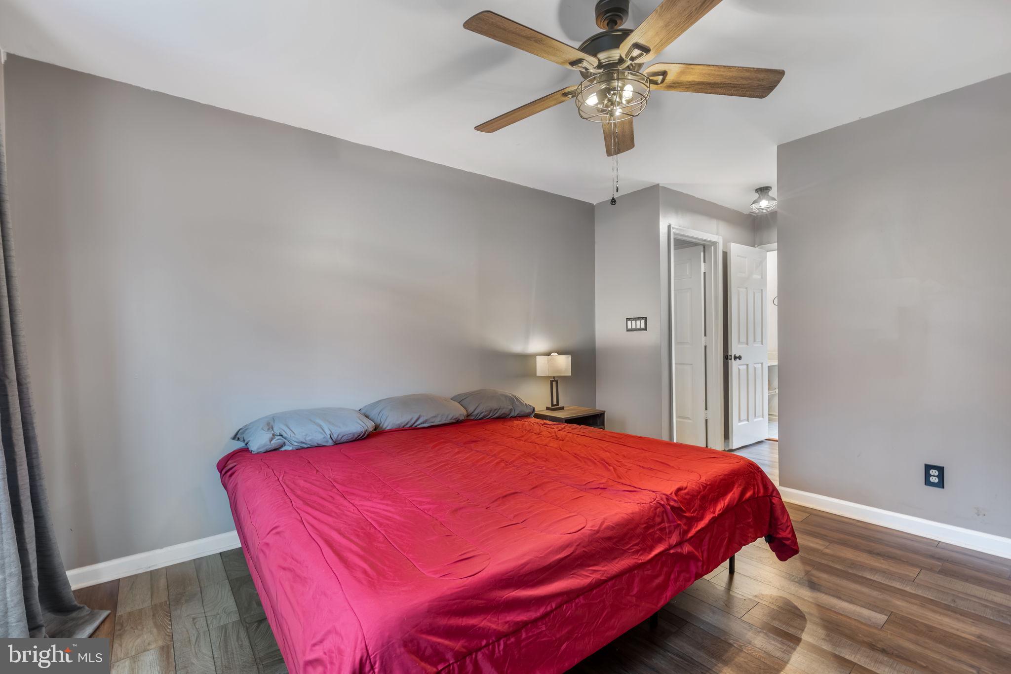 10907 CRESTWOOD DRIVE