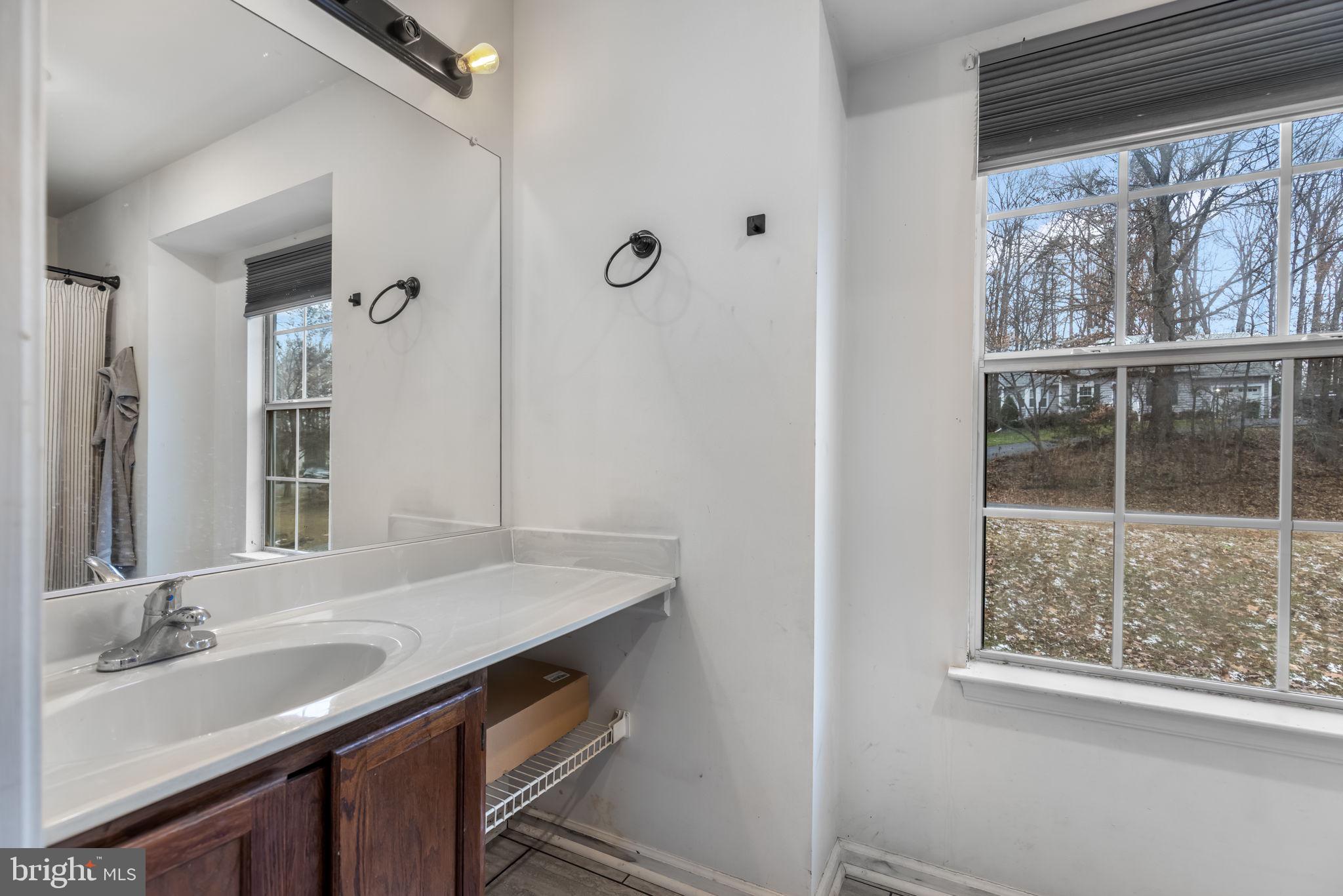 10907 CRESTWOOD DRIVE