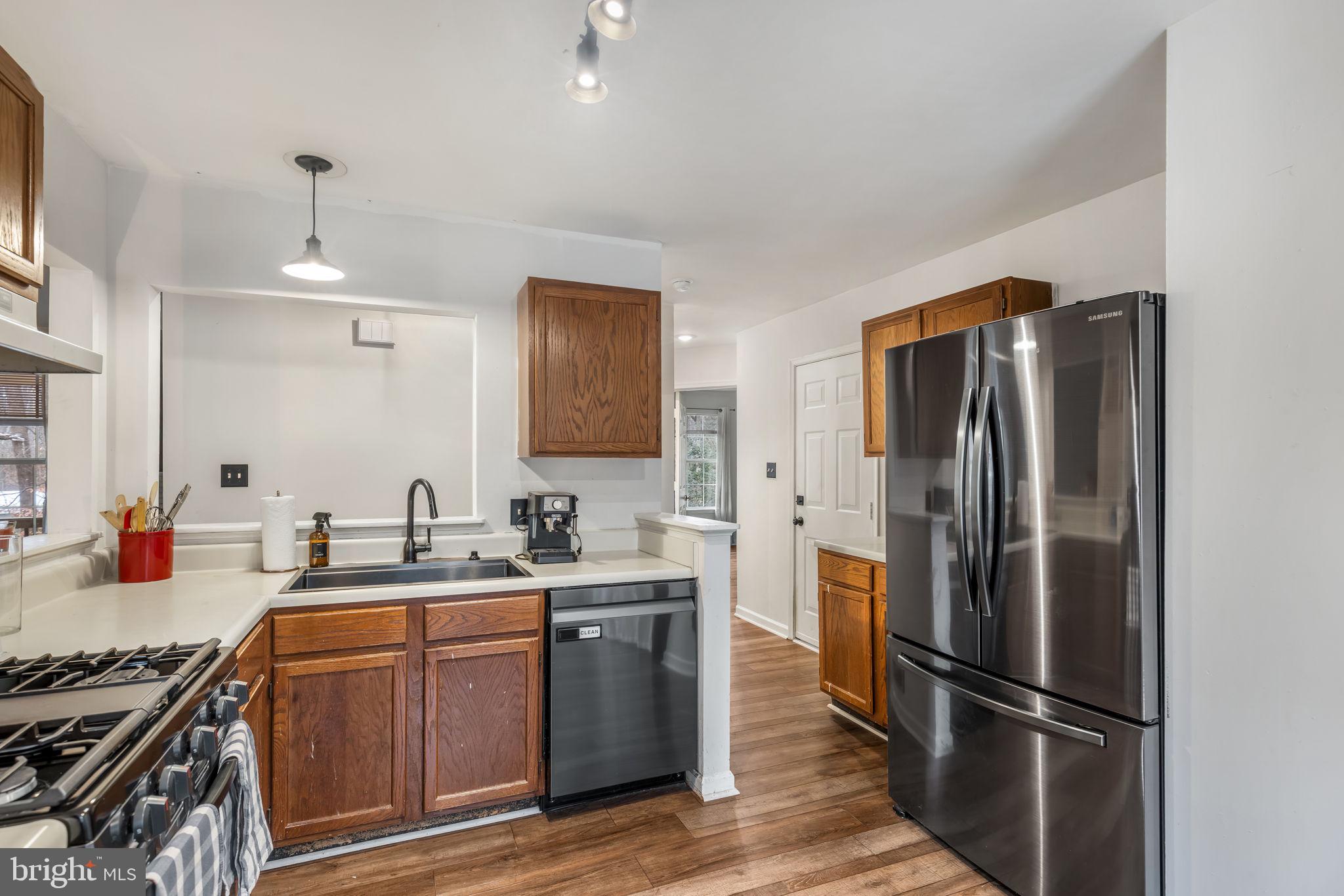 10907 CRESTWOOD DRIVE