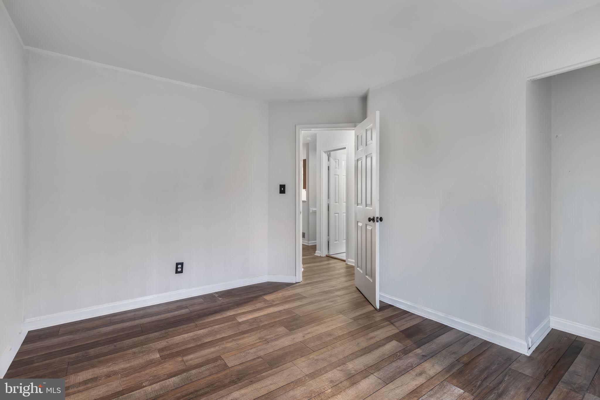 10907 CRESTWOOD DRIVE