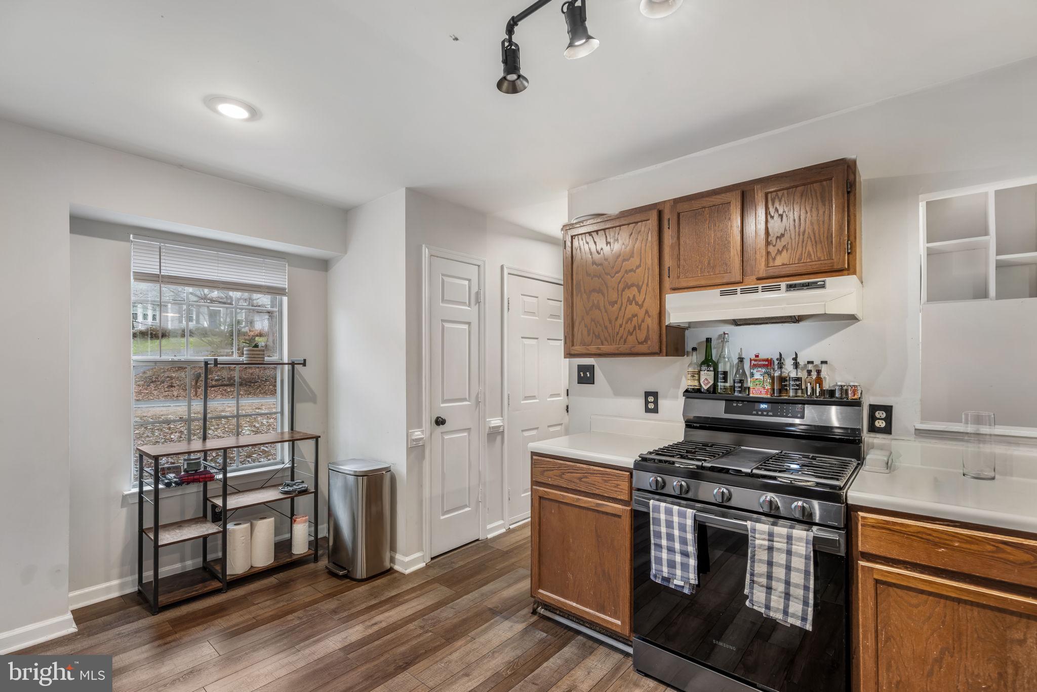 10907 CRESTWOOD DRIVE