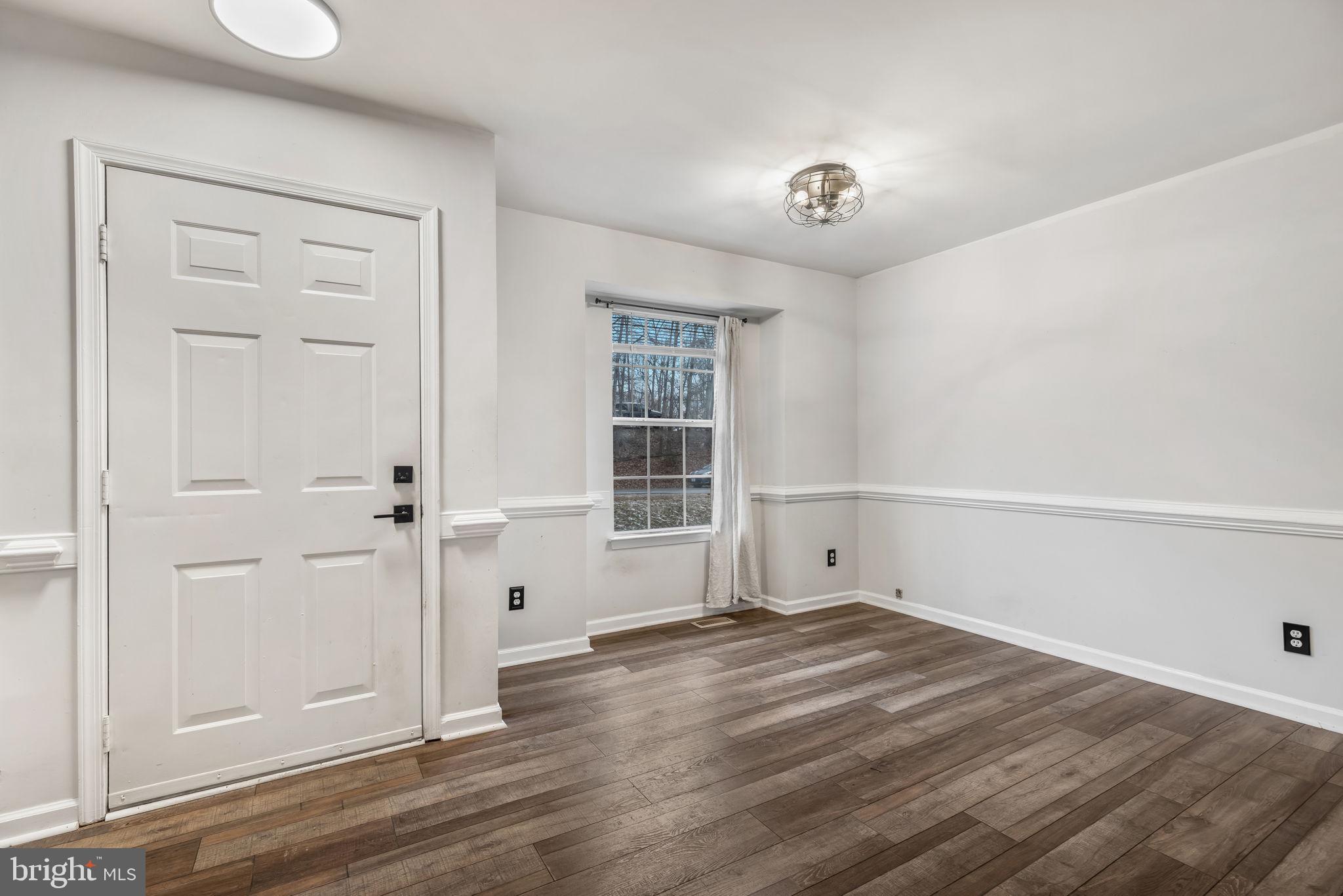 10907 CRESTWOOD DRIVE