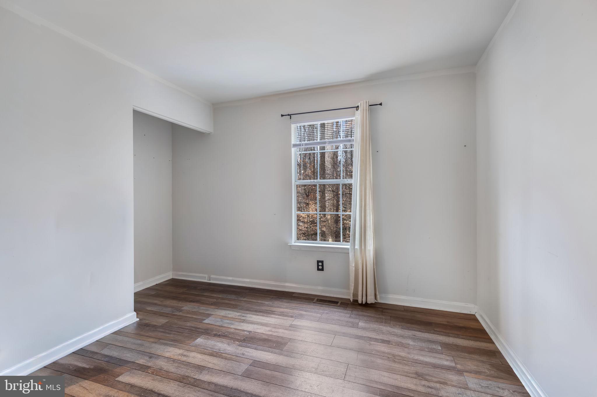 10907 CRESTWOOD DRIVE