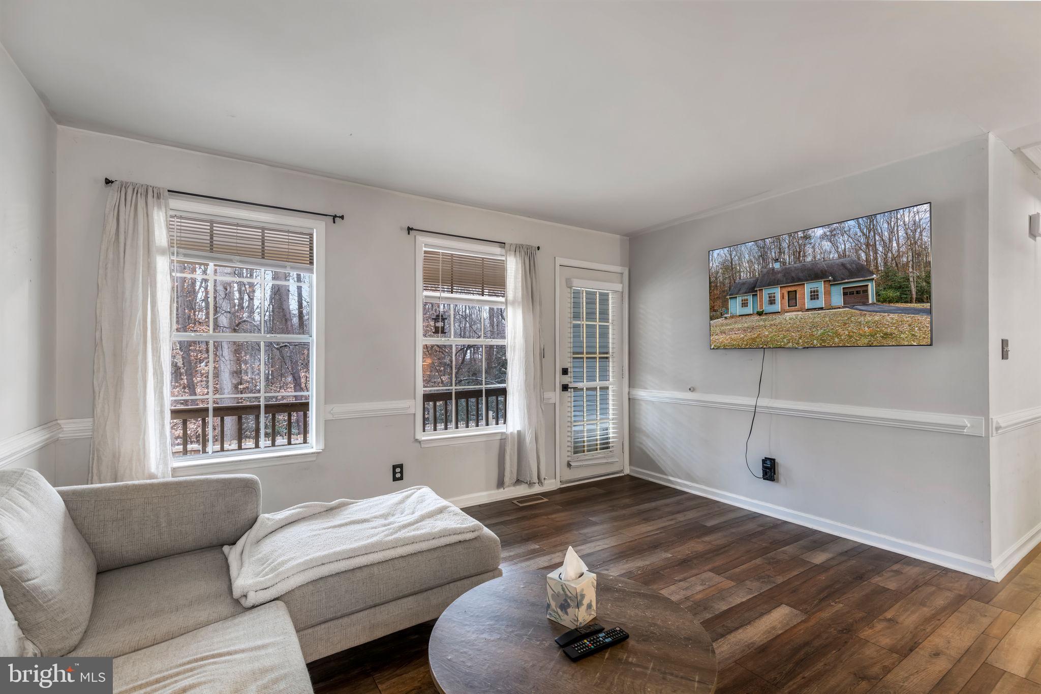 10907 CRESTWOOD DRIVE