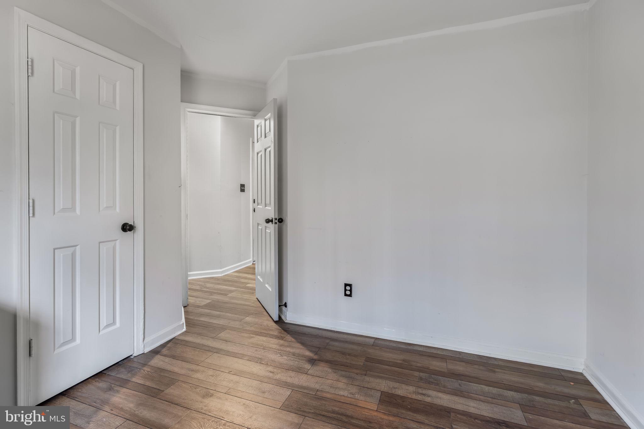 10907 CRESTWOOD DRIVE