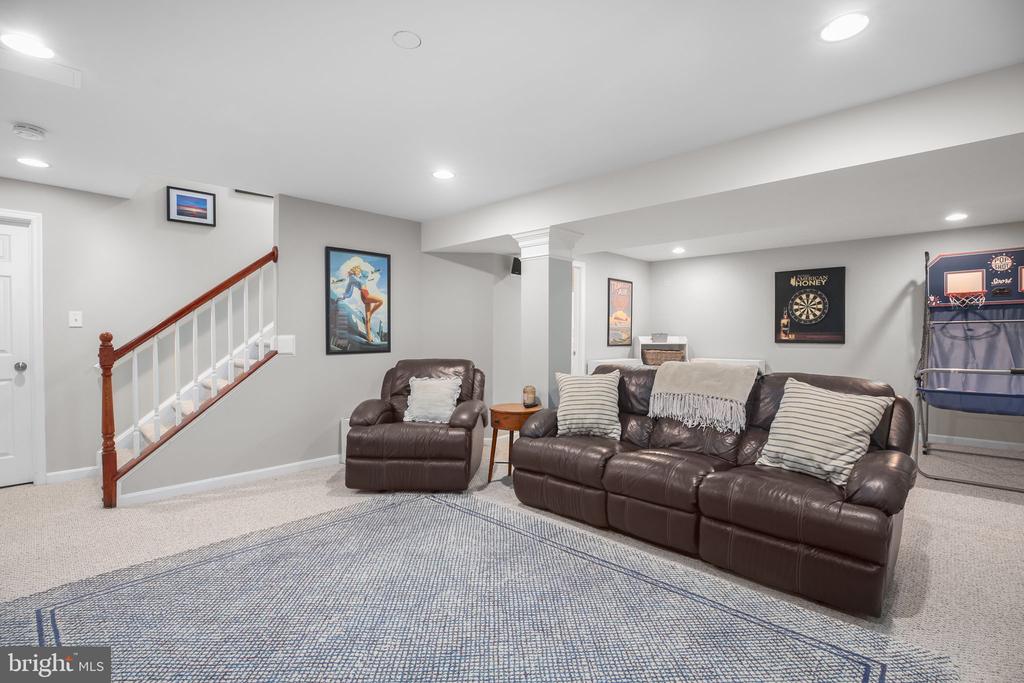 6231 SWEETBRIAR DRIVE