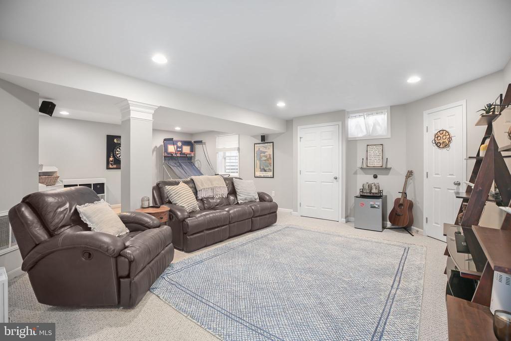 6231 SWEETBRIAR DRIVE